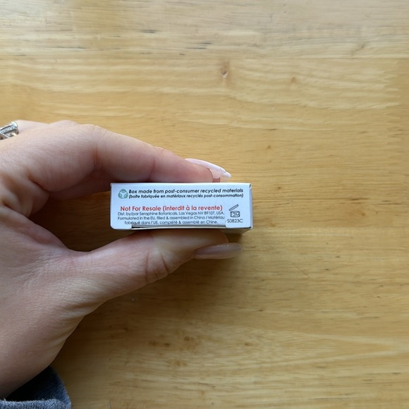 NIB SERAPHINE BOTANICALS
Diamantine Highlighter in Oyster - Picture 6 of 10